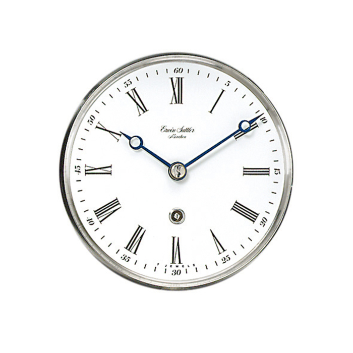 Klassisches Zifferblatt mit römischen Zahlen der Erwin Sattler Classica S 60 Wanduhr