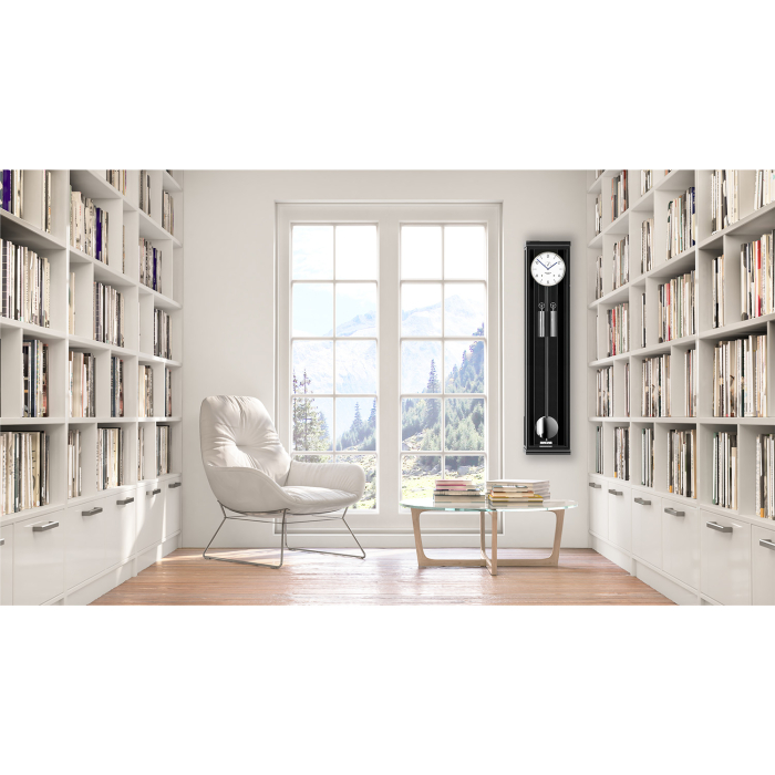 Luxuriöse Wanduhr Classica S 130 M in Bibliothek mit Ausblick – Erwin Sattler Präzisionsuhr