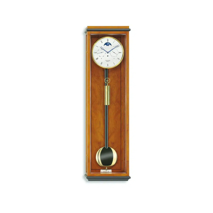 Elegante Erwin Sattler Wanduhr Classica K 100 mit hellem Holzgehäuse und Mondphasenanzeige