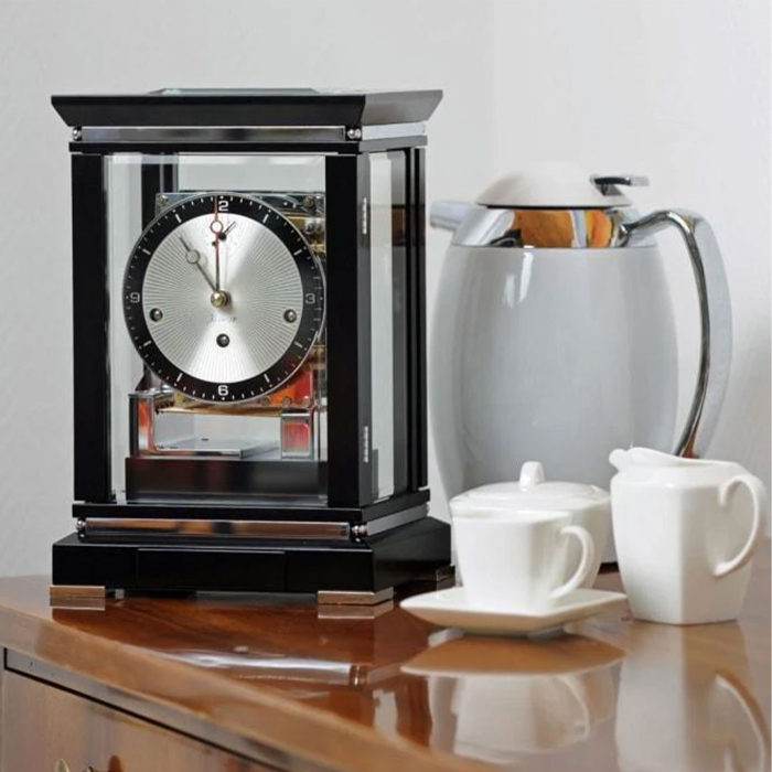 Kieninger - Tischuhr 1267-96-02 – Stilvolle Eleganz in Schwarz mit Edelstahl-Akzenten – Bild 2