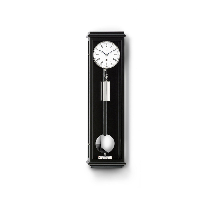 Schwarze Erwin Sattler Classica S 60 Wanduhr mit römischem Zifferblatt in moderner Optik