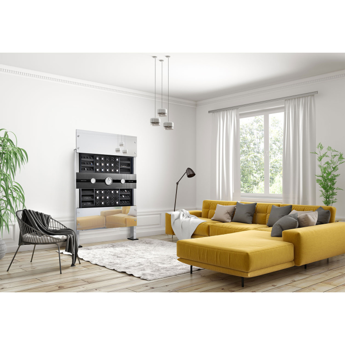 Rotalis 30 geöffnet von Erwin Sattler in stilvollem Wohnzimmer mit gelbem Designer-Sofa.