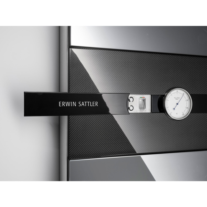 Detailansicht des Fingerabdruckscanners am Rotalis 30 von Erwin Sattler – maximale Sicherheit.
