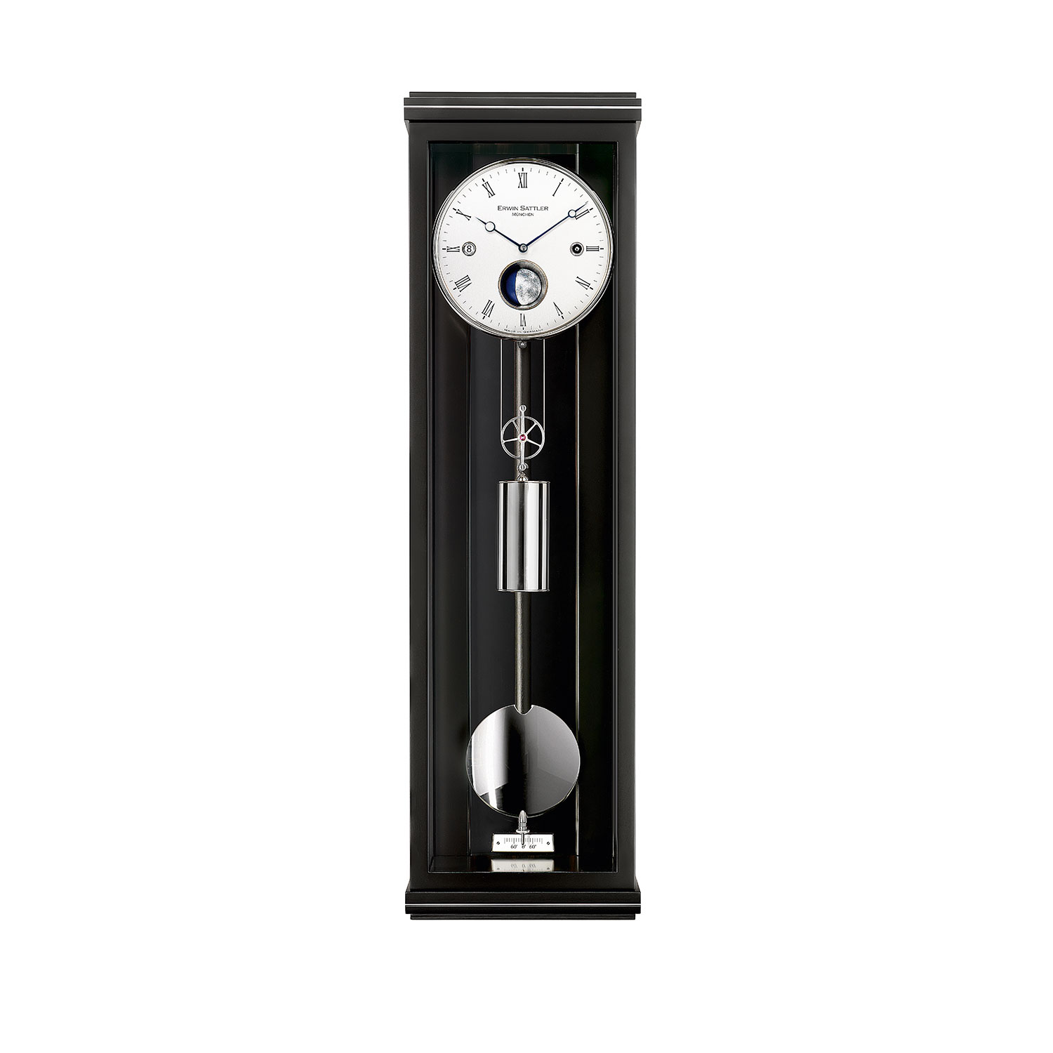 Wanduhr K 70 M von Erwin Sattler – Frontansicht in schwarzem Gehäuse