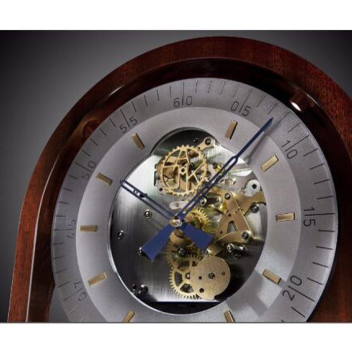 Kieninger Wanduhr Riva 2592-31-01 Nahaufnahme des skelettierten Zifferblatts