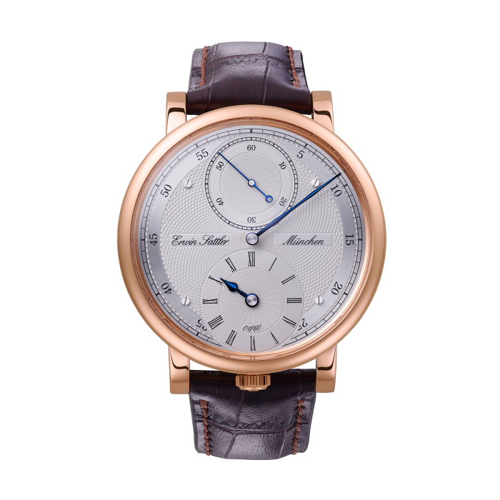 Erwin Sattler Regulateur 1920 mit Roségoldgehäuse und Lederarmband auf Holzbox präsentiert