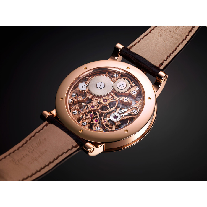 Uhrwerk der Erwin Sattler Regulateur 1920 durch Sichtboden im Roségold-Gehäuse