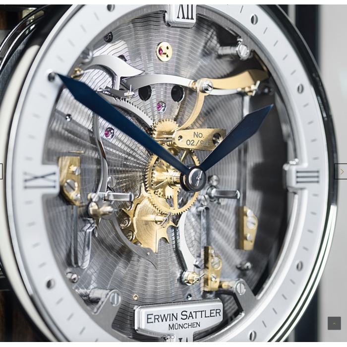 Erwin Sattler mechanische Wanduhr Aperia S70 limitierte Auflage, Schwarz mit Makassar Rückwand