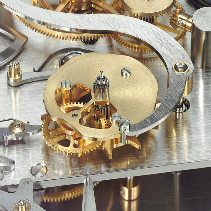 Komplexe Mechanik und Kalendarium der Opus Perpetual mit Handarbeit aus München