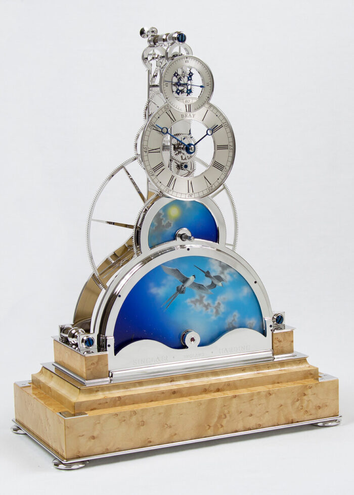 Sinclair Harding Tischuhr Sun and Moon Clock rhodiniert, Vogelaugenahorn Sockel