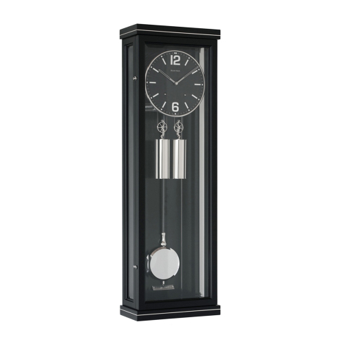 Helmut Mayr Regulator R1690 in schwarzem Holzgehäuse mit schwarzem Zifferblatt, elegante Wanduhr als Gewichtsregulator mit silbernen Gewichten und Pendel.