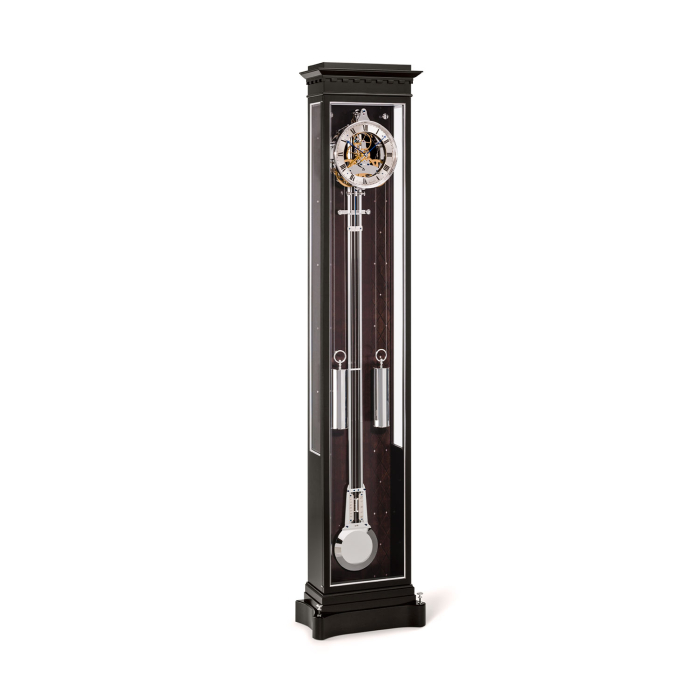 Matthias Naeschke NL 126 RH Standuhr in voller Ansicht mit feinem Gehäuse in Schwarz und Silber
