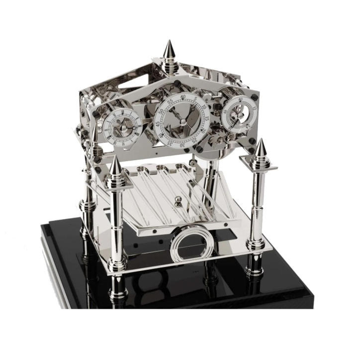 Perspektivische Ansicht der Comitti The Congreve Rhodium mit rollender Kugelbahn und glänzendem Rhodium-Finish.