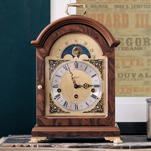 Hermle Tischuhr 23054-030340 mechanische Kaminuhr mit Mondphase und Holzgehäuse
