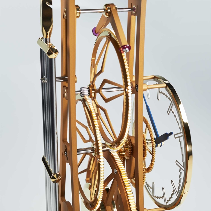 Seitliche Detailansicht der Zahnräder und skelettierten Räderwerke der NT 8 GT GG/Bronze