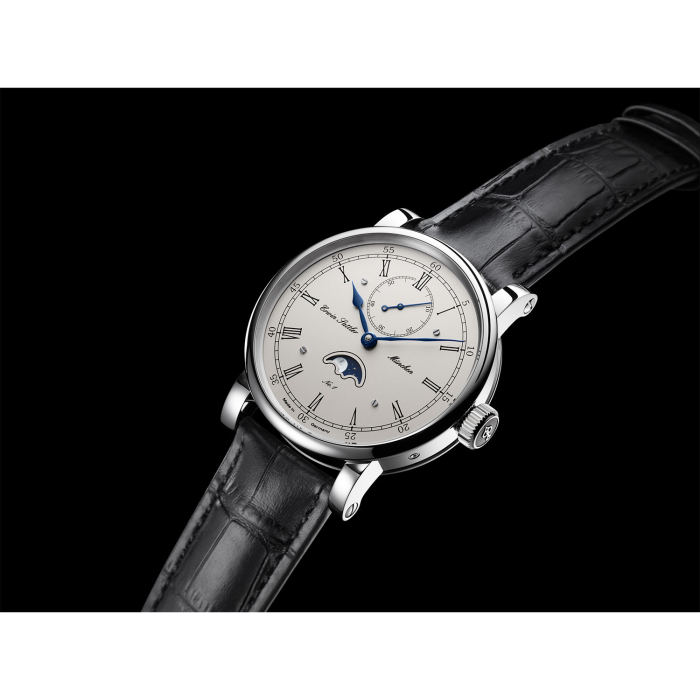 Luxuriöse Armbanduhr Classica Lunaris von Erwin Sattler mit Mondphasenanzeige und schwarzem Lederarmband