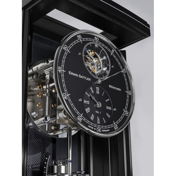 Erwin Sattler Standuhr Illumina Secunda Carbon