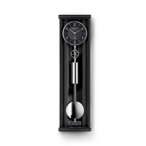 Wanduhr Erwin Sattler Graziosa 60 in kompletter Frontalansicht – elegantes Design mit Gewicht und Pendel