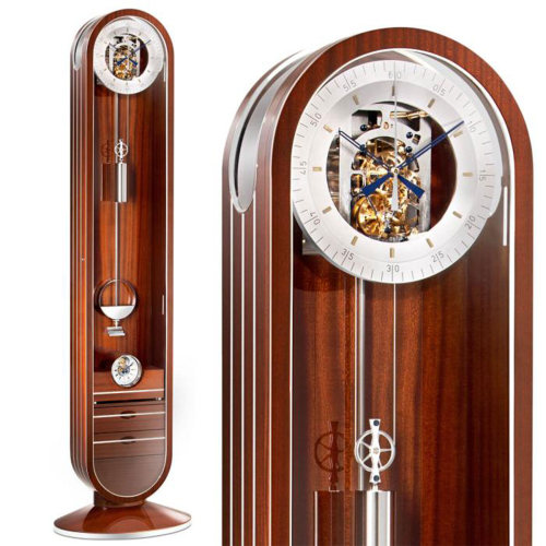 Frontalansicht der Kieninger Standuhr 0192-31-01 „Riva“ in edlem Mahagoni