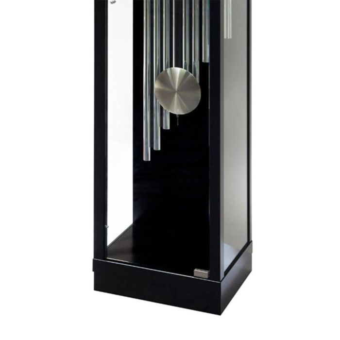 Zifferblatt und Uhrwerk der Kieninger Standuhr 0125-96-02 – Designeruhr in Schwarz