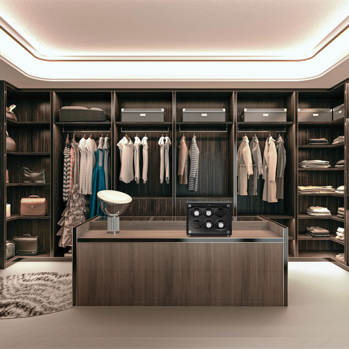 Rotalis 6 Wood in schwarzer Ausführung – stilvoll platziert im modernen Interieur mit Beleuchtung